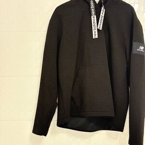 New Balance Women’s Black Textured Hoodie with Branded Drawstrings sz Large